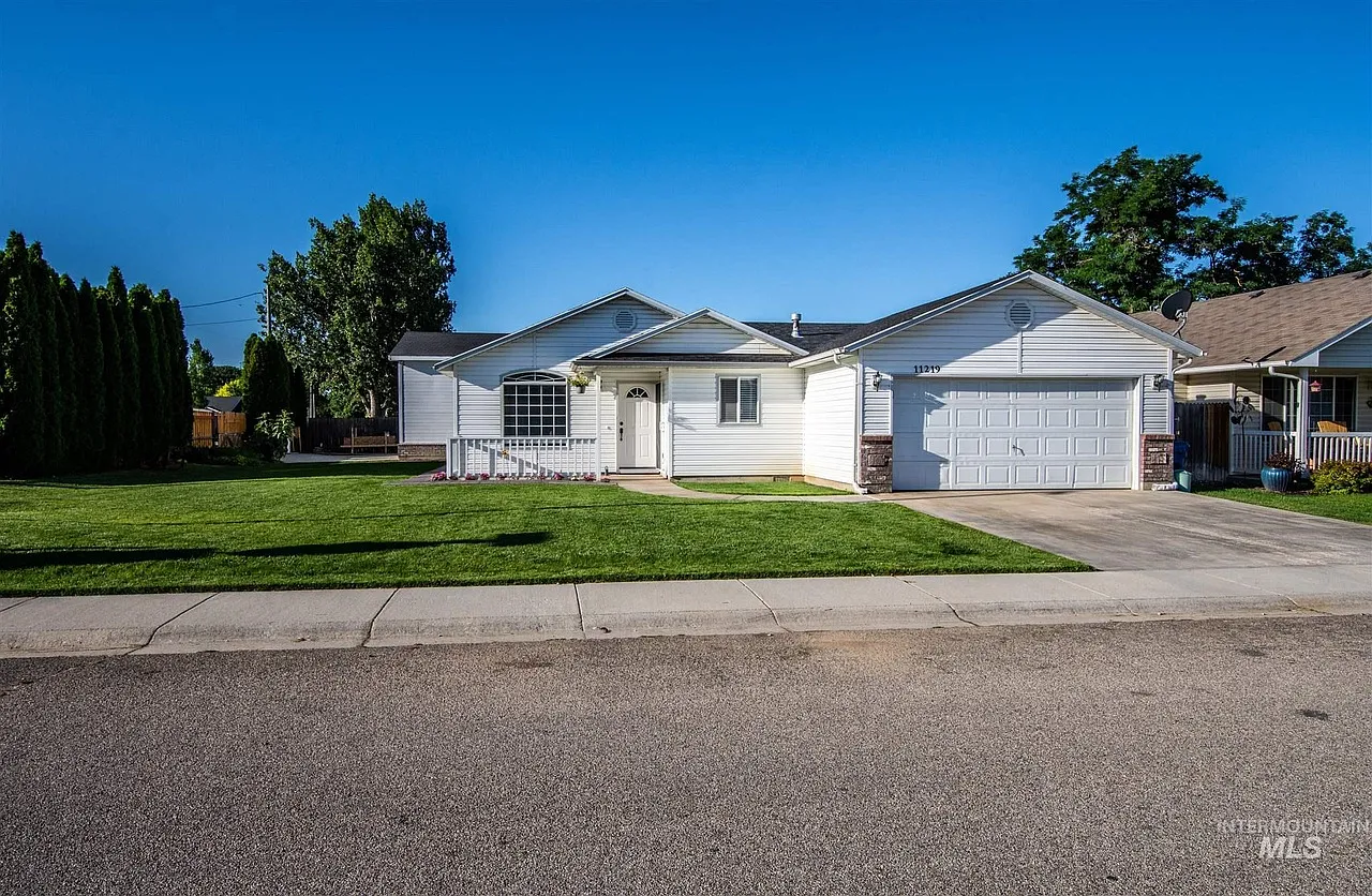 3 bed, 1699 sqft, $2,650 — Photo 1