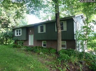 7447 Hughes Rd, Ravenna, OH 44266