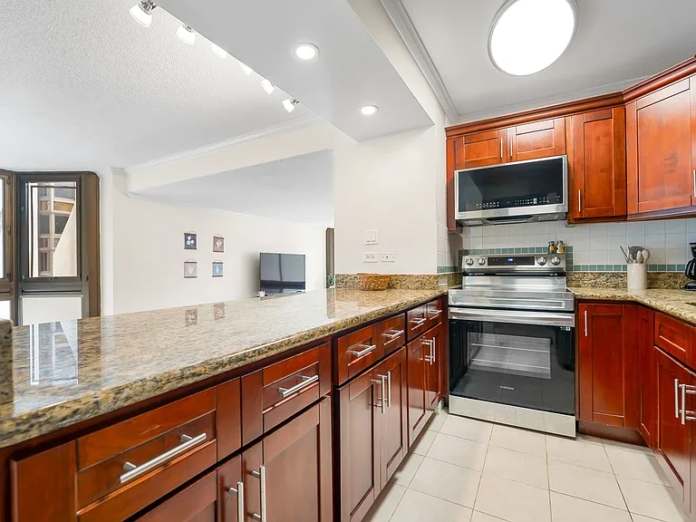 521 Hahaione St #2/2L — Photo 23