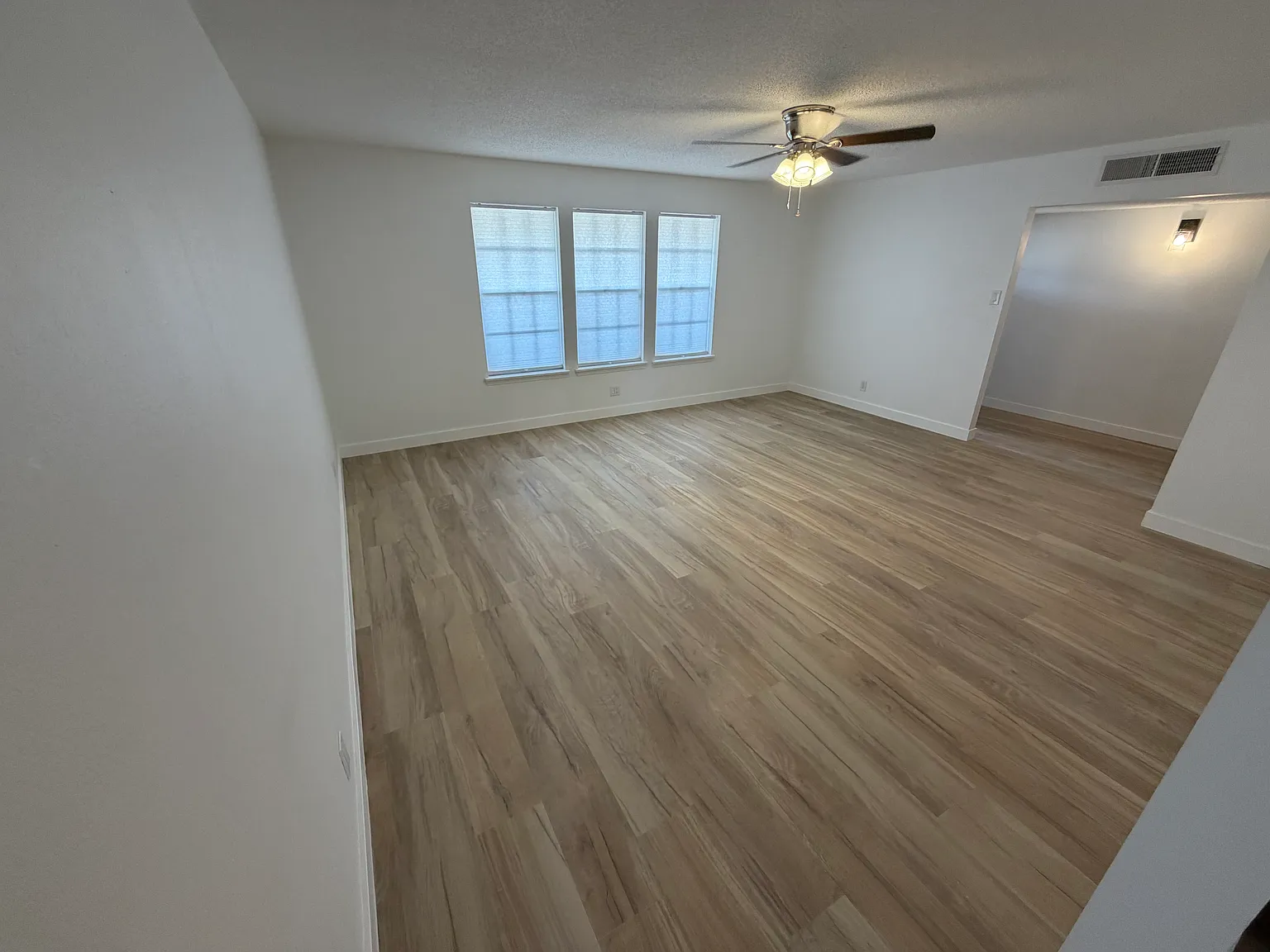 3 bed, 2198 sqft, $2,375 — Photo 2