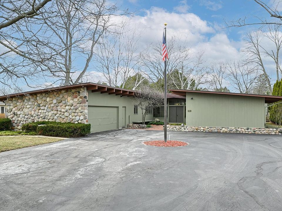 1st image of 8925 North Maitland ROAD