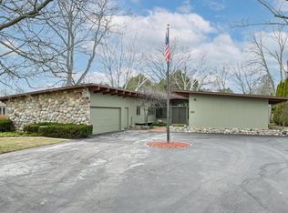 8925 N Maitland Rd, Bayside, WI 53217