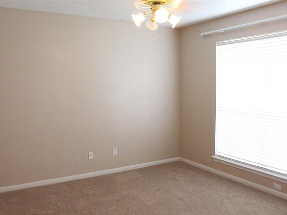 4th image of 7976 Pecan Dr