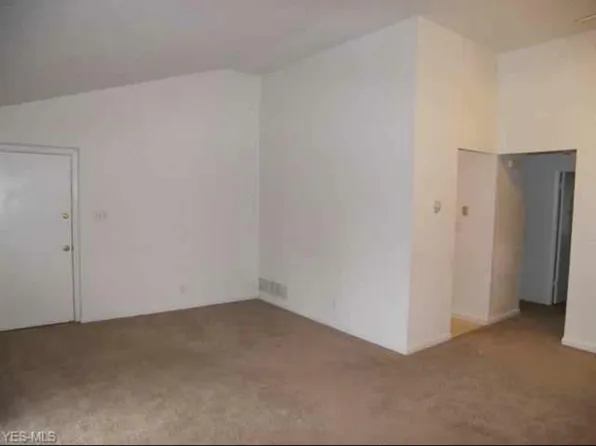 2477 Warren Pkwy APT 2, Twinsburg, OH 44087