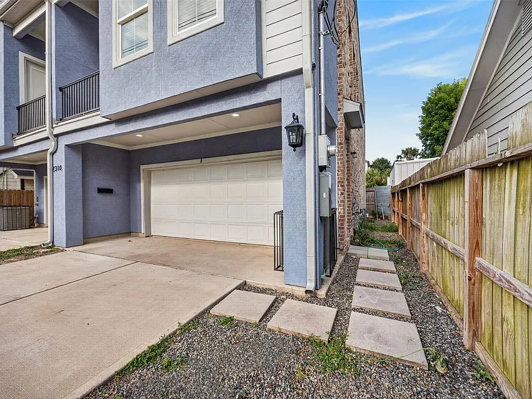 2310 Detering St #B — Photo 4