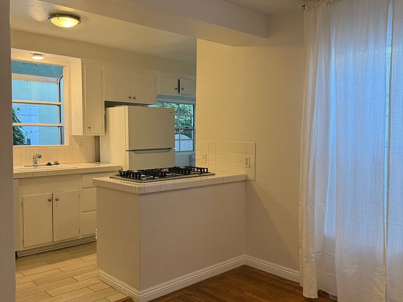 3rd image of 130 Bennett Ave