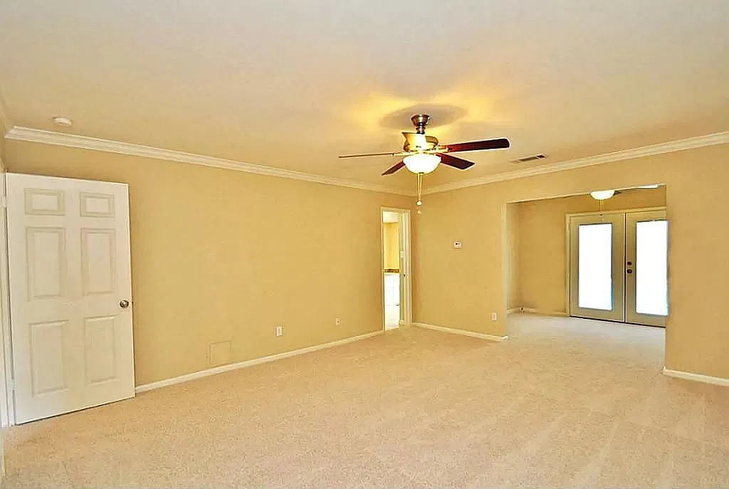 4 bed, 2582 sqft, $2,600 — Photo 1