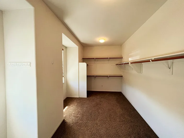 477 Hawk Canyon Ct — Photo 16