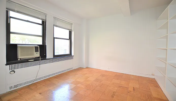 Rented by Manhattan Realty Group | media 3