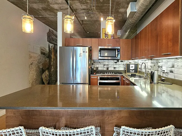 645 W 9th St #609 — Photo 24