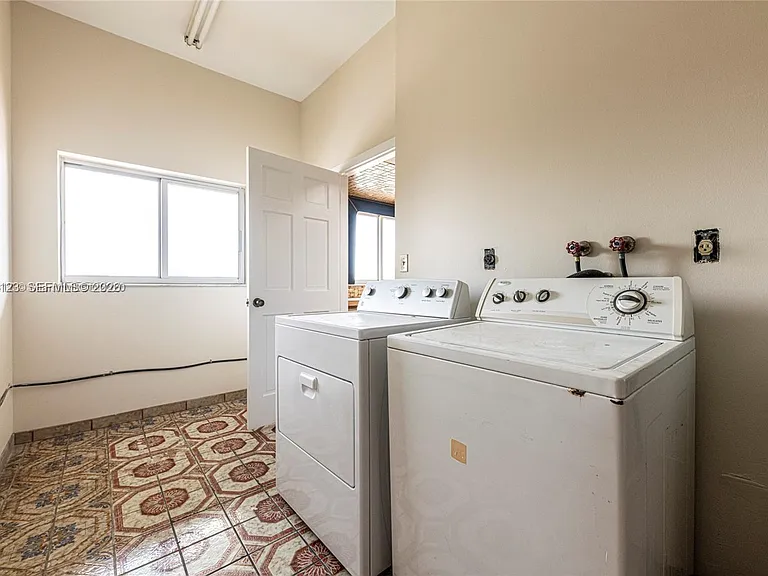 236 N Federal Hwy #201 — Photo 14