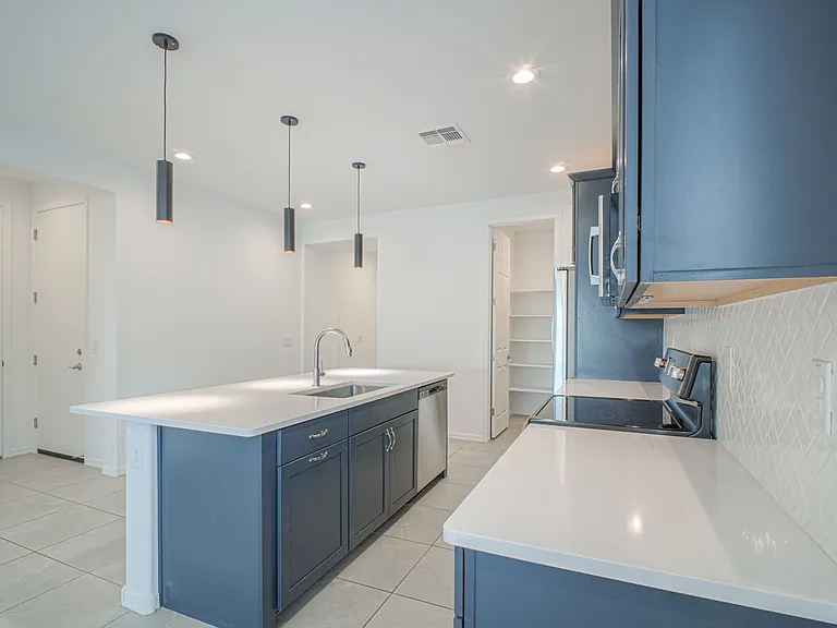 1793 N Westfall Ln — Photo 10