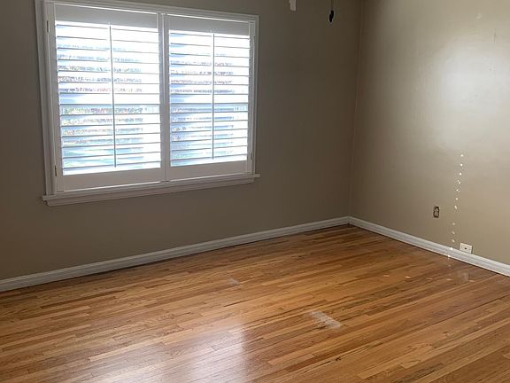 4th image of 2682 S Beverly St