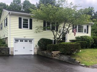 11 Larchmont Dr, Coventry, RI 02816