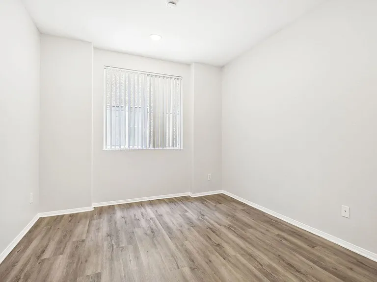 2245 Beverly Glen — Photo 124