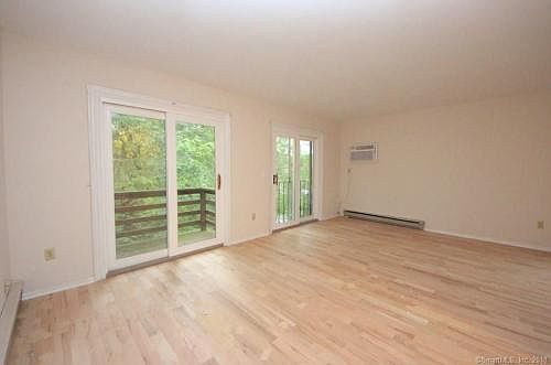 5th image of 284 Hubbard Ave APT 1