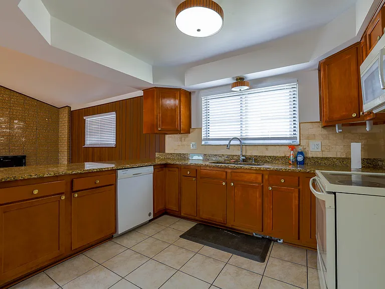 36389 Almont Ct — Photo 9