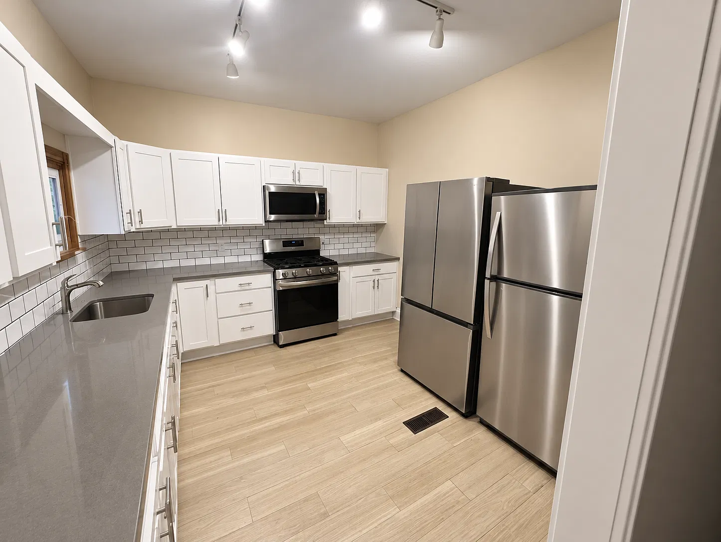 5 bed, 1816 sqft, $3,750 — Photo 3