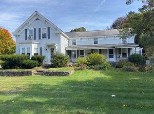 55 School St, Upton, MA 01568