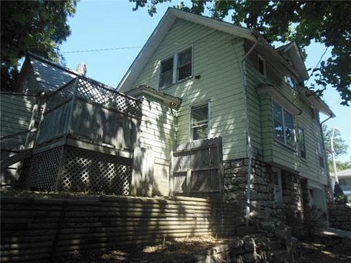 5th image of 400 N Oakley Ave