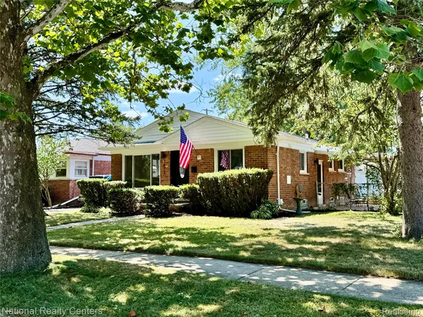 7472 Margaret St, Taylor, MI 48180