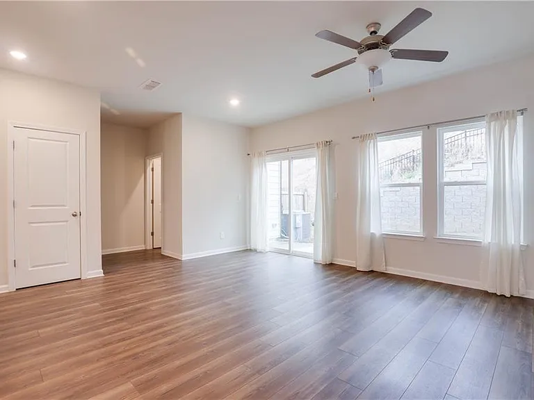 116 Cedar Ln — Photo 8