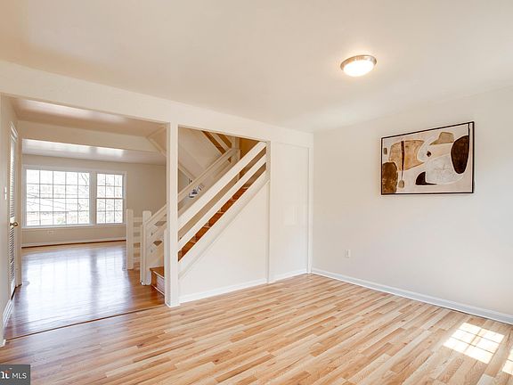 4th image of 1424 Deerfield Ln