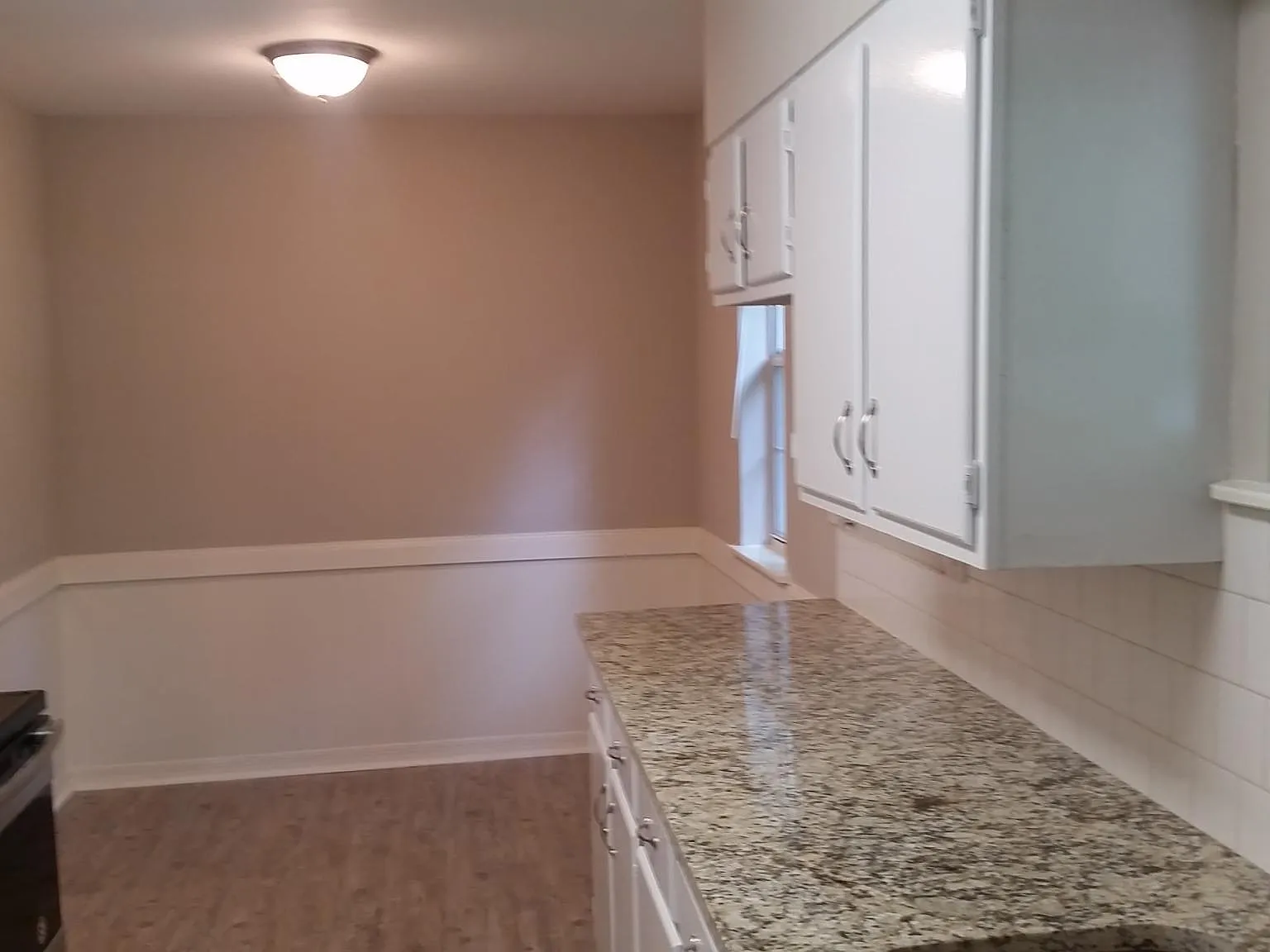 2800 Fleetwood Dr — Photo 4