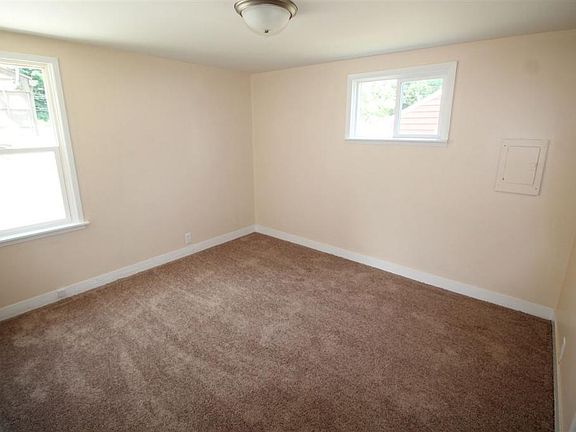 5th image of 1523 E Fox St