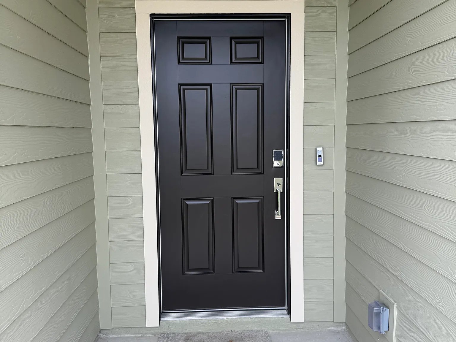 4 bed, 2600 sqft, $2,550 — Photo 2
