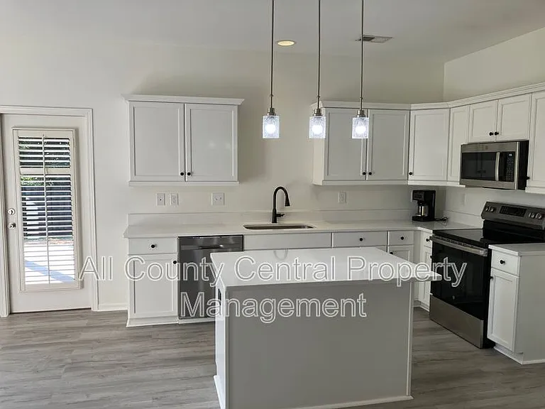 1001 Aronimink Dr — Photo 4
