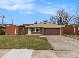 29728 Palomino Dr, Warren, MI 48093