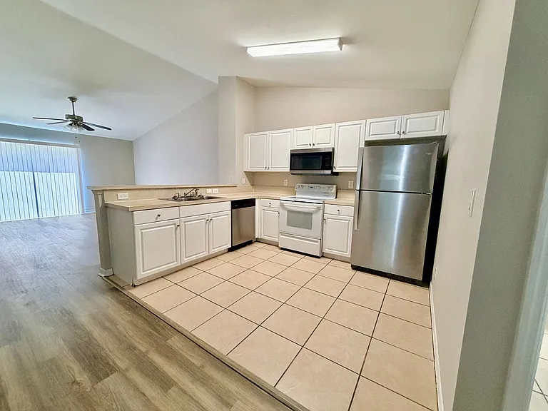 348 Bell Blvd S — Photo 5