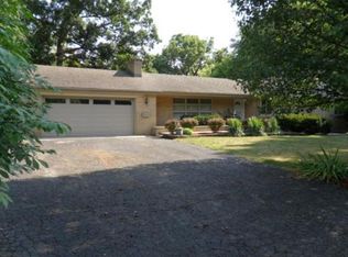 209 Park Ln, Roselle, IL 60172