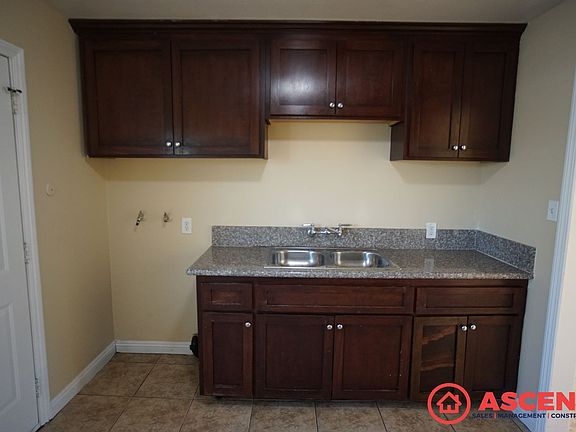 3rd image of 604 Oregon St APT D