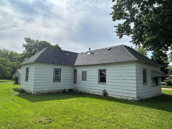 306 W 2nd St, Sherburn, MN 56171