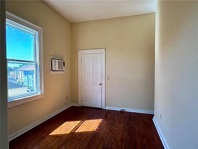 3 bed, 1.0 bath, 940 sqft, $1,500 — Photo 3