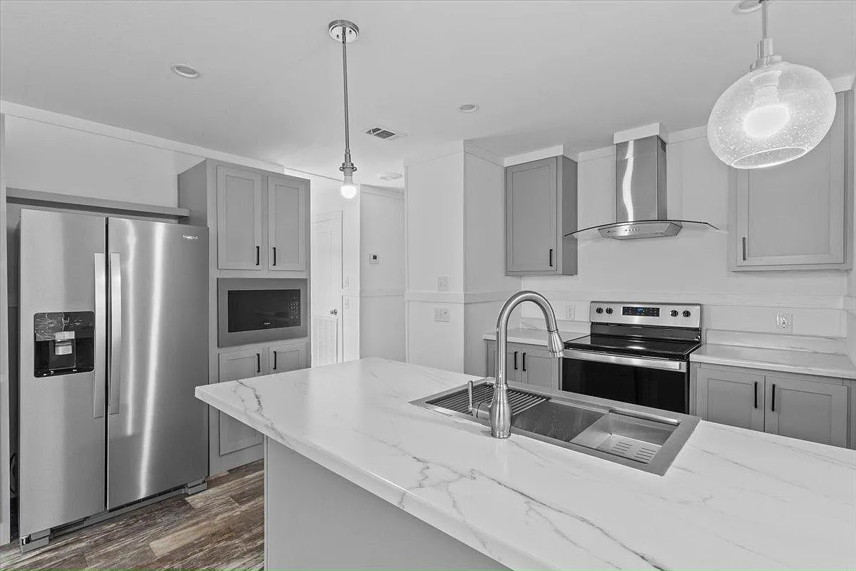 2 bed, 2.0 bath, $1,399 — Photo 4