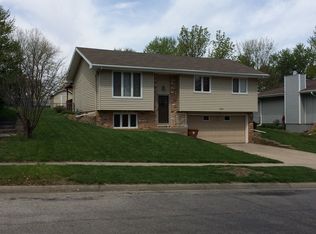 5741 Queens Dr, Lincoln, NE 68516