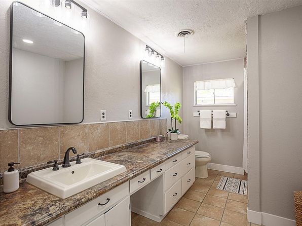 524 N 27th St, Nederland, TX 77627