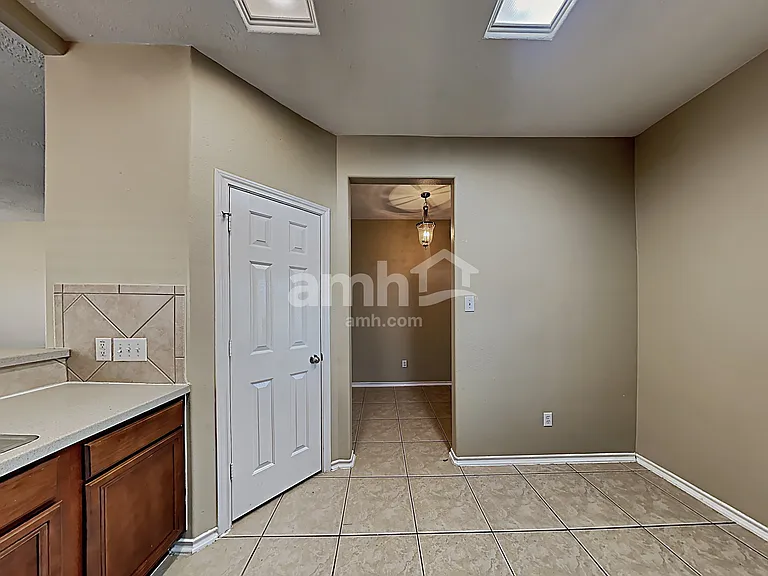 2513 Cloudcroft Dr — Photo 5