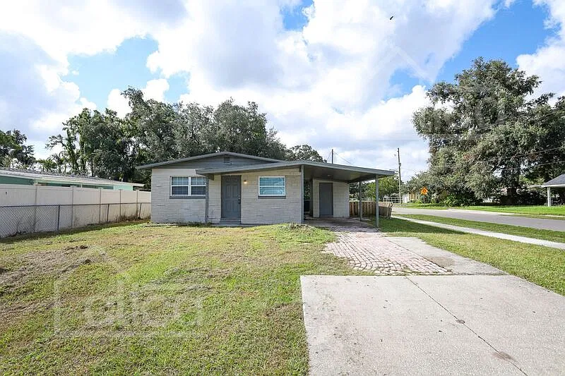 4 bed, 1.5 bath, 1104 sqft, $2,050 — Photo 2