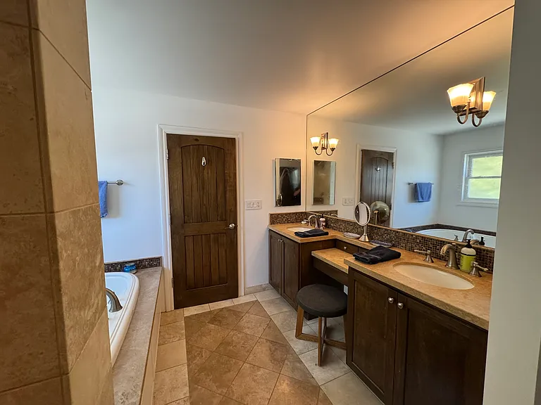 1740 Mathews Ave — Photo 17