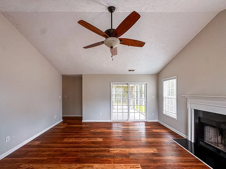 214 Somerset Dr — Photo 9