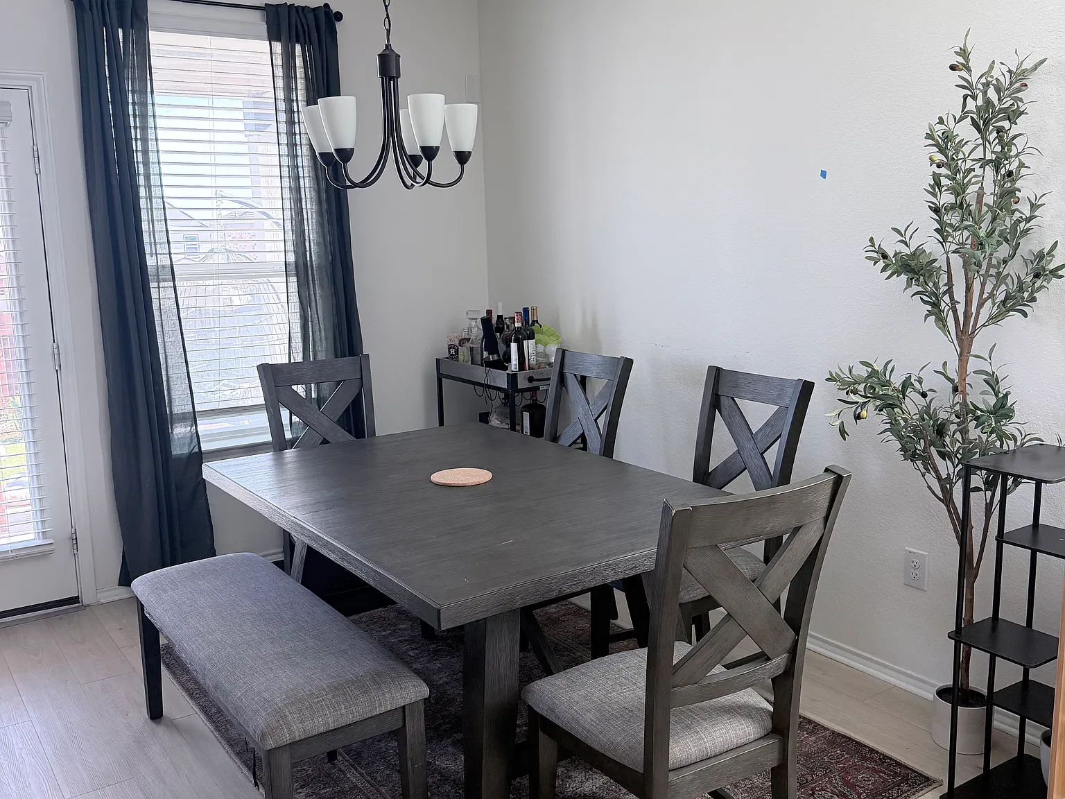 4 bed, 2.5 bath, 1900 sqft, $2,950 — Photo 2