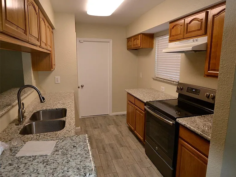18507 Wood Glen Ln — Photo 6