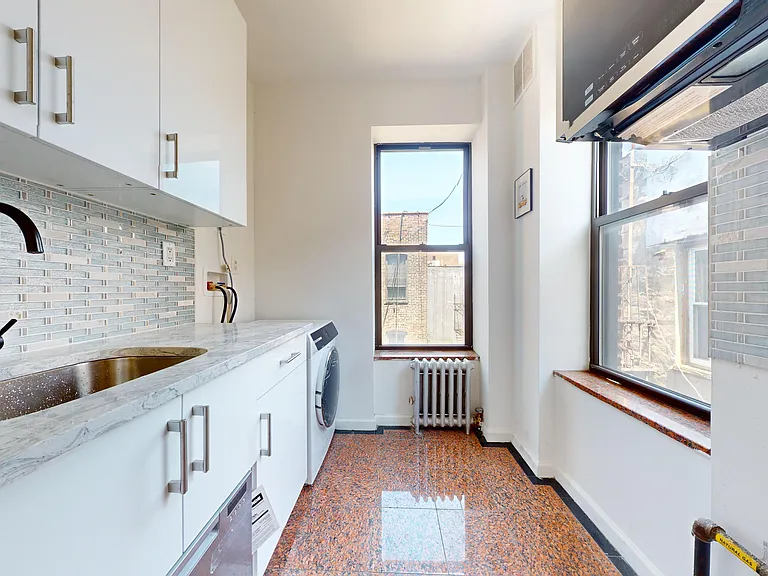 237 E 5th St #15 — Photo 4