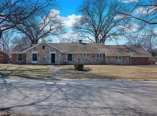 352 Gatesby Rd, Riverside, IL 60546