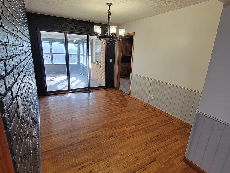 453 N Slade Ave — Photo 6