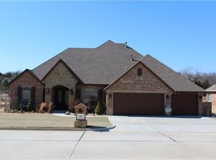 385 Cambridge Rd, Midwest City, OK 73130